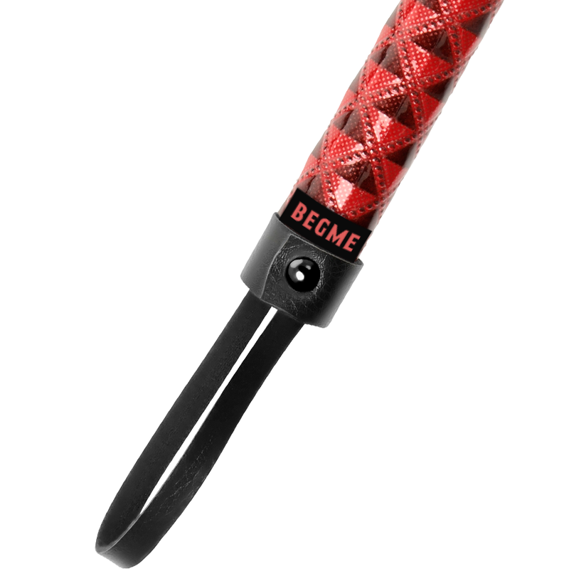 Flogger in pelle vegana edizione rossa di Begme, immagine 4