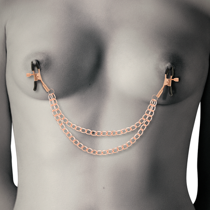 Clips per capezzoli in metallo fantasia con catena di Coquette Chic Desire, immagine 3