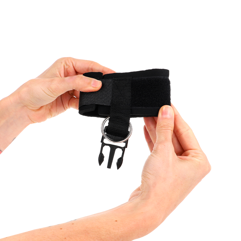 Manette e restrizioni tenuta da polso in neoprene con gancio e loop nera regolabile 22-34 cm di Kink, immagine 4