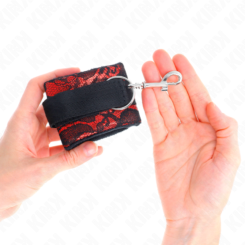 Manette e restrizioni polso corto in pizzo di velluto e fascia in nylon rosso / nero 23 x 6,5 cm di Kink, immagine 4