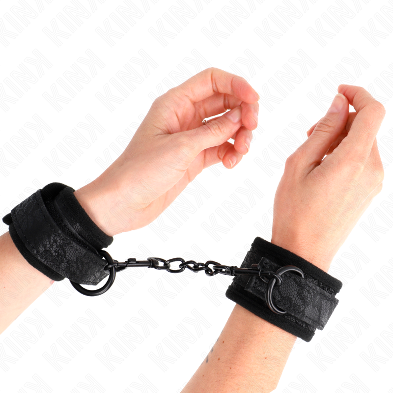 Manette e restrizioni polsi ricoperti di pizzo scuro in neoprene regolabile nero 20-29 cm x 5 cm di Kink