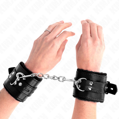 Polsini imbottiti in pelliccia con fori quadri neri e cintura nera regolabile 17-29 cm x 6 cm di Kink