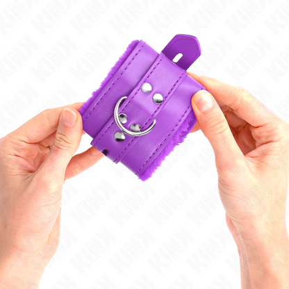Polsini imbottiti in pelliccia con fori quadri viola e cintura viola regolabile 17-29 cm x 6 cm di Kink, immagine 4