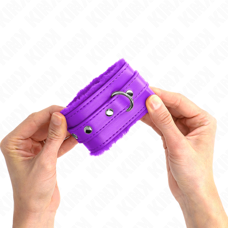 Poggipolsi premium imbottiti in pelliccia viola con cintura viola regolabile 17-29 cm x 6 cm di Kink, immagine 4